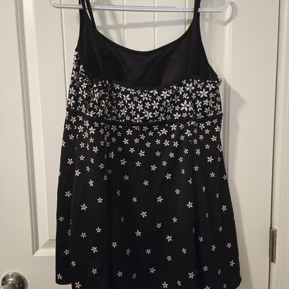 Swimsuit - Picture 1 of 4
